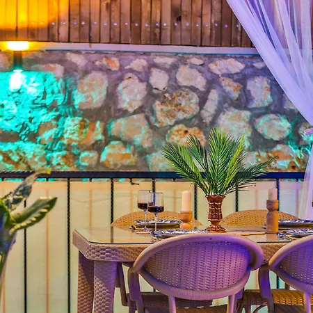 Kas Kalkan Patara'da Oezel Havuz Ve Jakuzili Belcim Villa