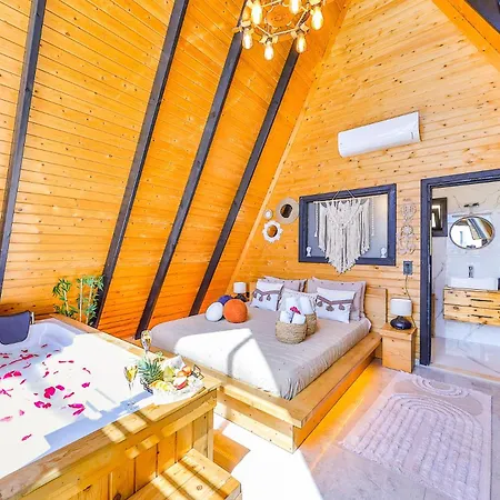 Kas Kalkan Patara'da Oezel Havuz Ve Jakuzili Belcim Villa